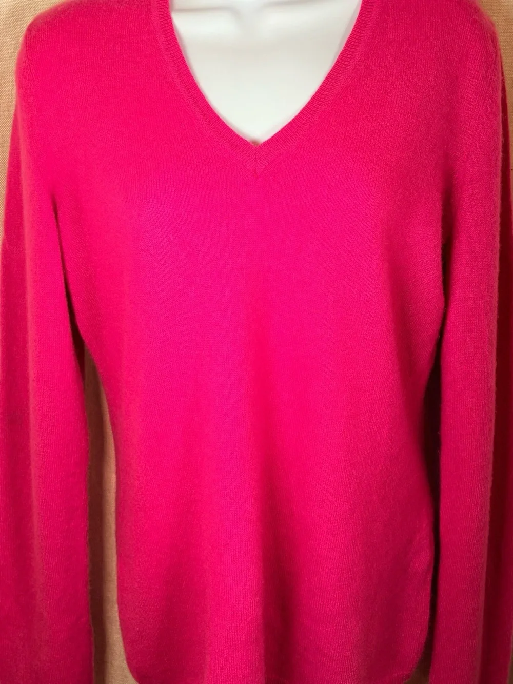 💖 Lord & Taylor 100% Cashmere V-Neck Sweater | Raspberry Pink | Small